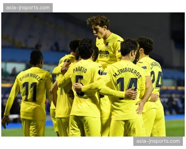 半场战报：瓦伦西亚1-0暂时领先比利亚雷亚尔，雨战中双方失误频出