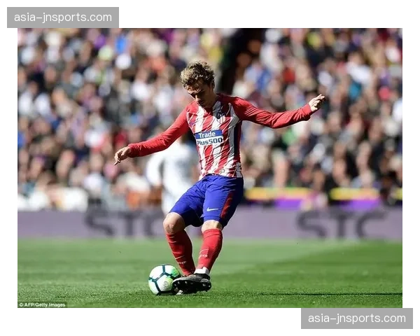 西甲焦点战：马竞前锋格列兹曼禁区外远射中柱